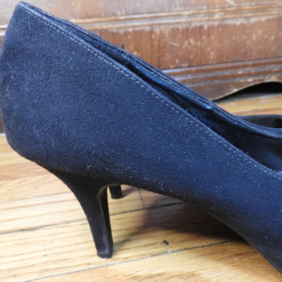 Black Suede Pumps Size 8.5 - Picture 7 of 7